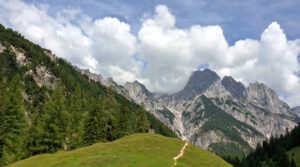 Bayern – Blick von der Bindalm im Berchtesgadener Land auf verschiedene Berge